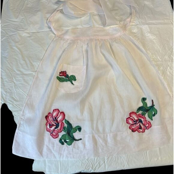 Vintage Pale Pink Sheer Cotton half apron embellished with floral patches - Picture 8 of 11